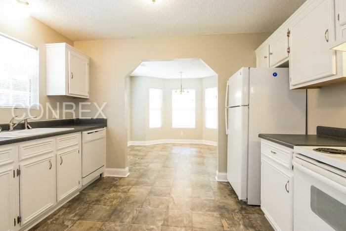 475 S Woodside Pkwy - Photo 2 of 8