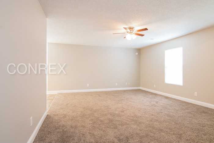 475 S Woodside Pkwy - Photo 3 of 8