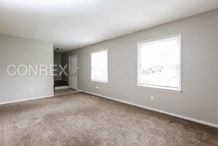 4209 S Jasmin Ct - Photo 2 of 8