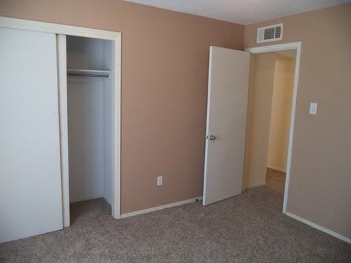 11709 El Solindo Ave NE - Photo 3 of 12