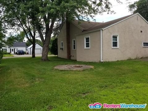 409 4th Ave SE - Photo 2 of 13