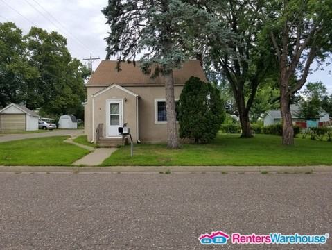 409 4th Ave SE - Photo 3 of 13