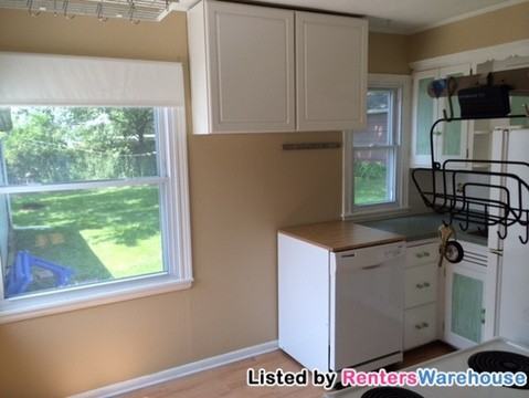 131 S Summit Dr - Photo 2 of 9