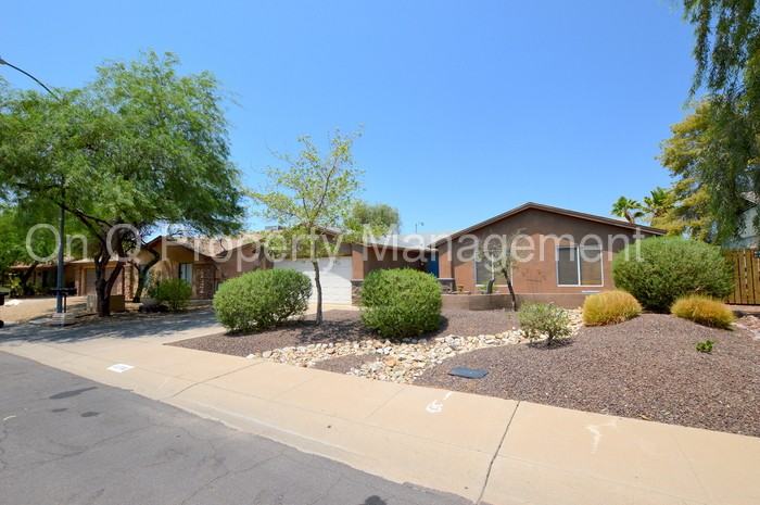 10700 E Mercer Ln - Photo 2 of 18