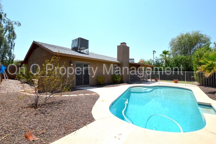 10700 E Mercer Ln - Photo 3 of 18