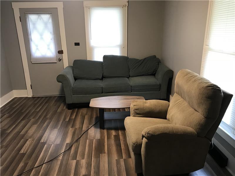 304 Chelsea St - Photo 2 of 13