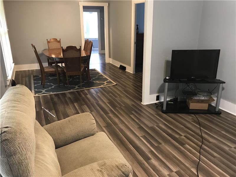 304 Chelsea St - Photo 3 of 13