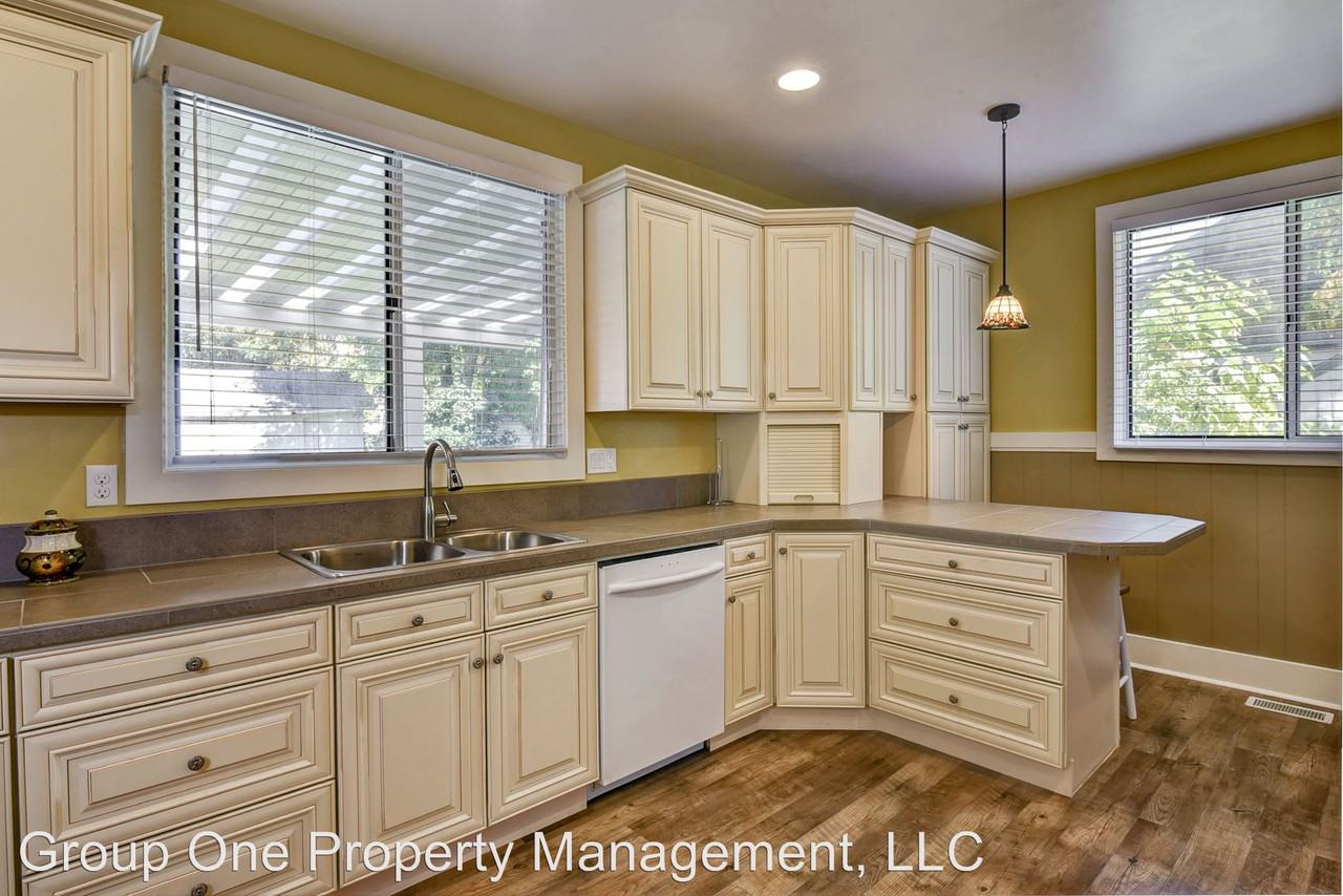 618 W Franklin St - Photo 3 of 24