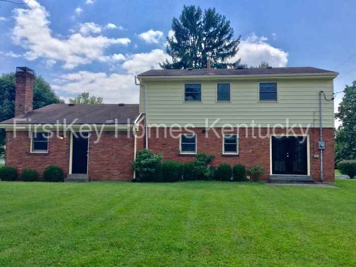 9854 Longwood Cir - Photo 2 of 2