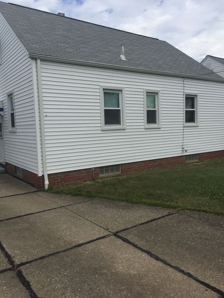 20550 Wilmore Ave - Photo 3 of 31