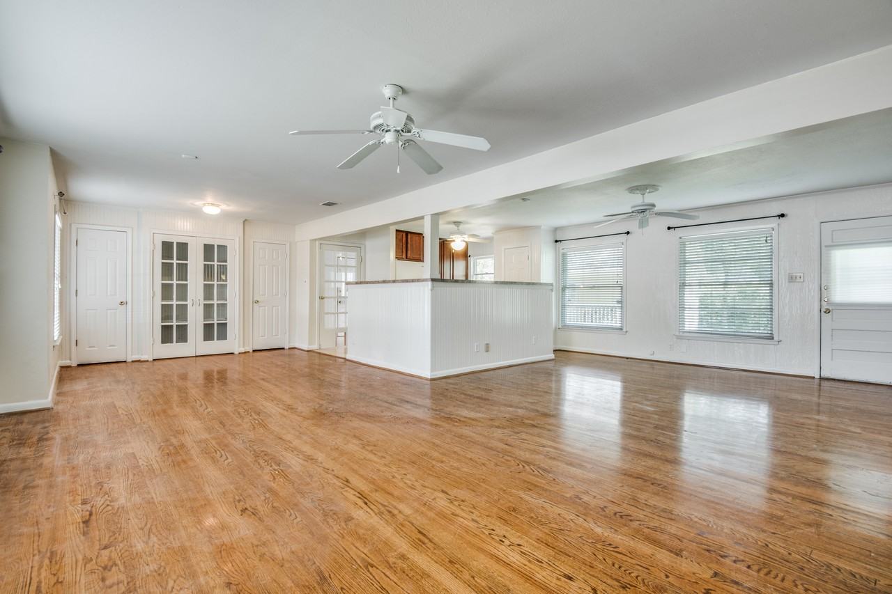 1201 Brookhurst St - Photo 3 of 12