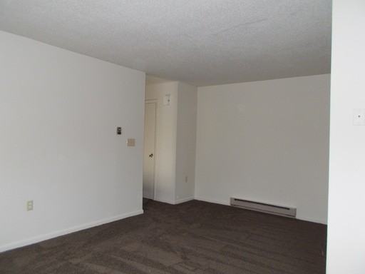 1524 Hunter Dr - Photo 3 of 7