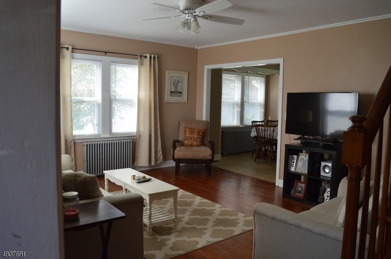 410 Oak St - Photo 2 of 18