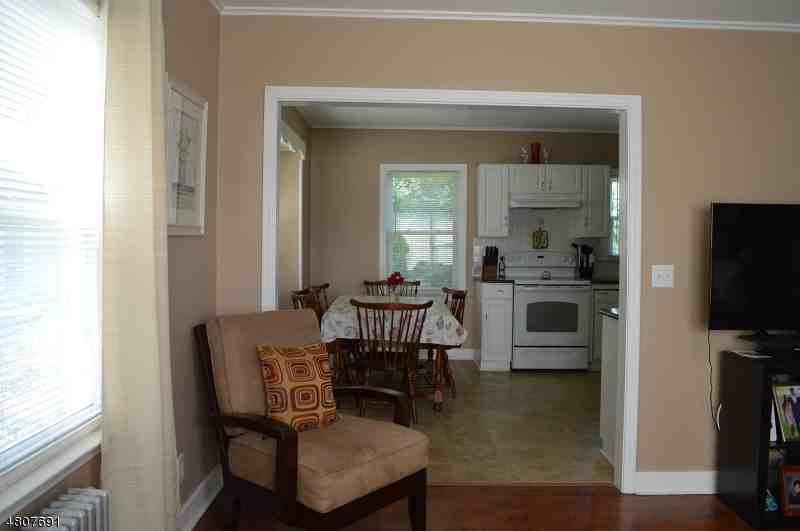 410 Oak St - Photo 3 of 18