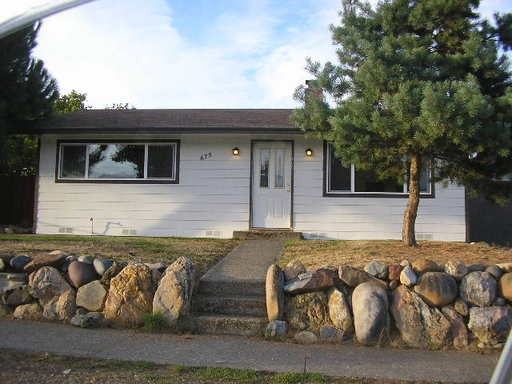 675 NE Waite St - Photo 2 of 13