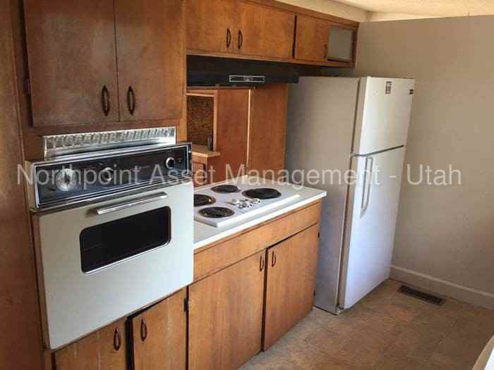 58 S 470 E St - Photo 2 of 10