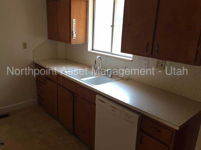 58 S 470 E St - Photo 3 of 10