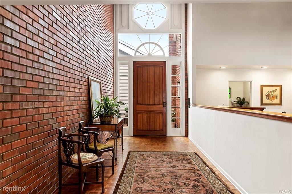 401 Bayside Dr - Photo 2 of 38