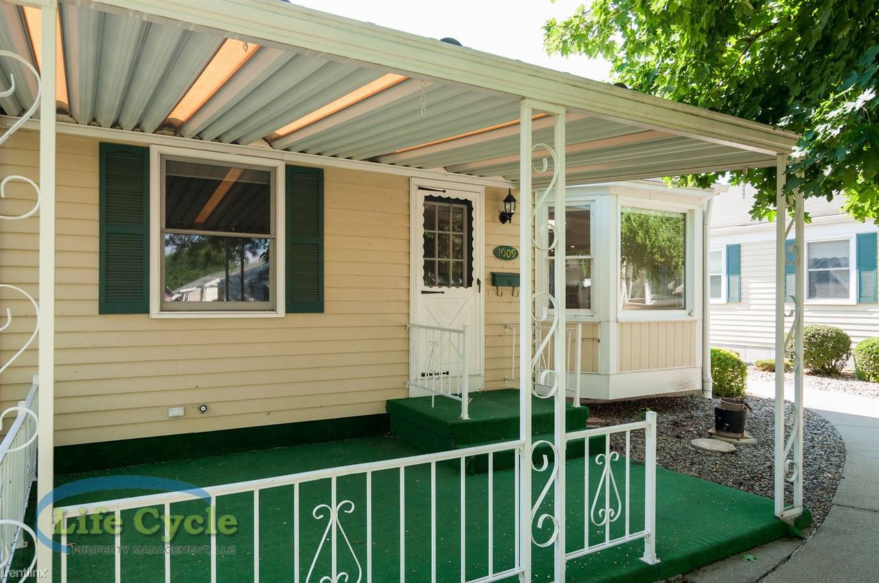 1009 Village Ln - Photo 2 of 14