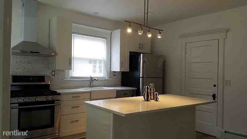 131 New Market Rd - Photo 3 of 8