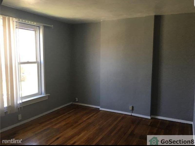 1441 Rowan Ave - Photo 3 of 9