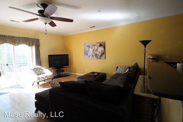 1504 Royal Auburn Ave - Photo 2 of 7