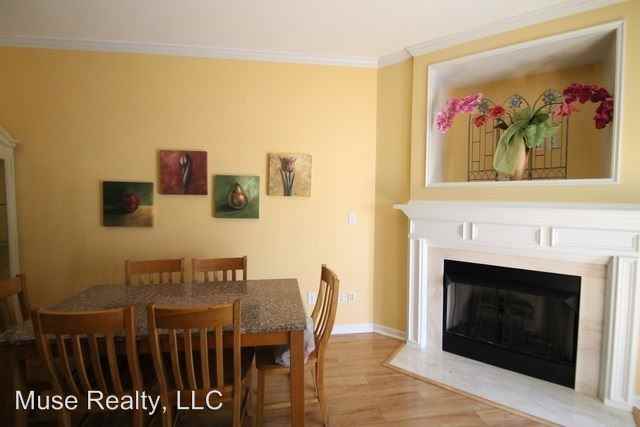 1504 Royal Auburn Ave - Photo 3 of 7