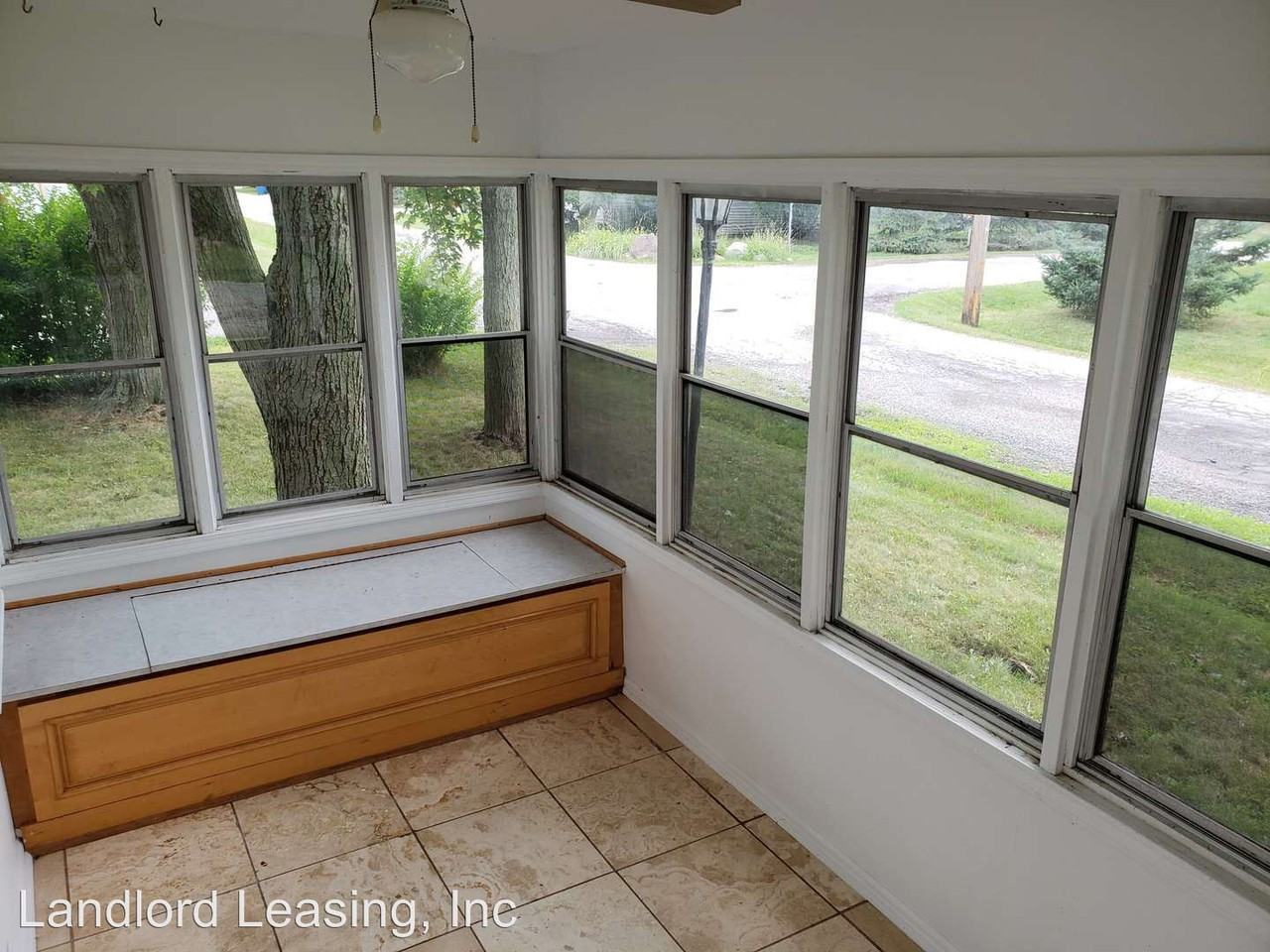 863 Howard Dr - Photo 2 of 17