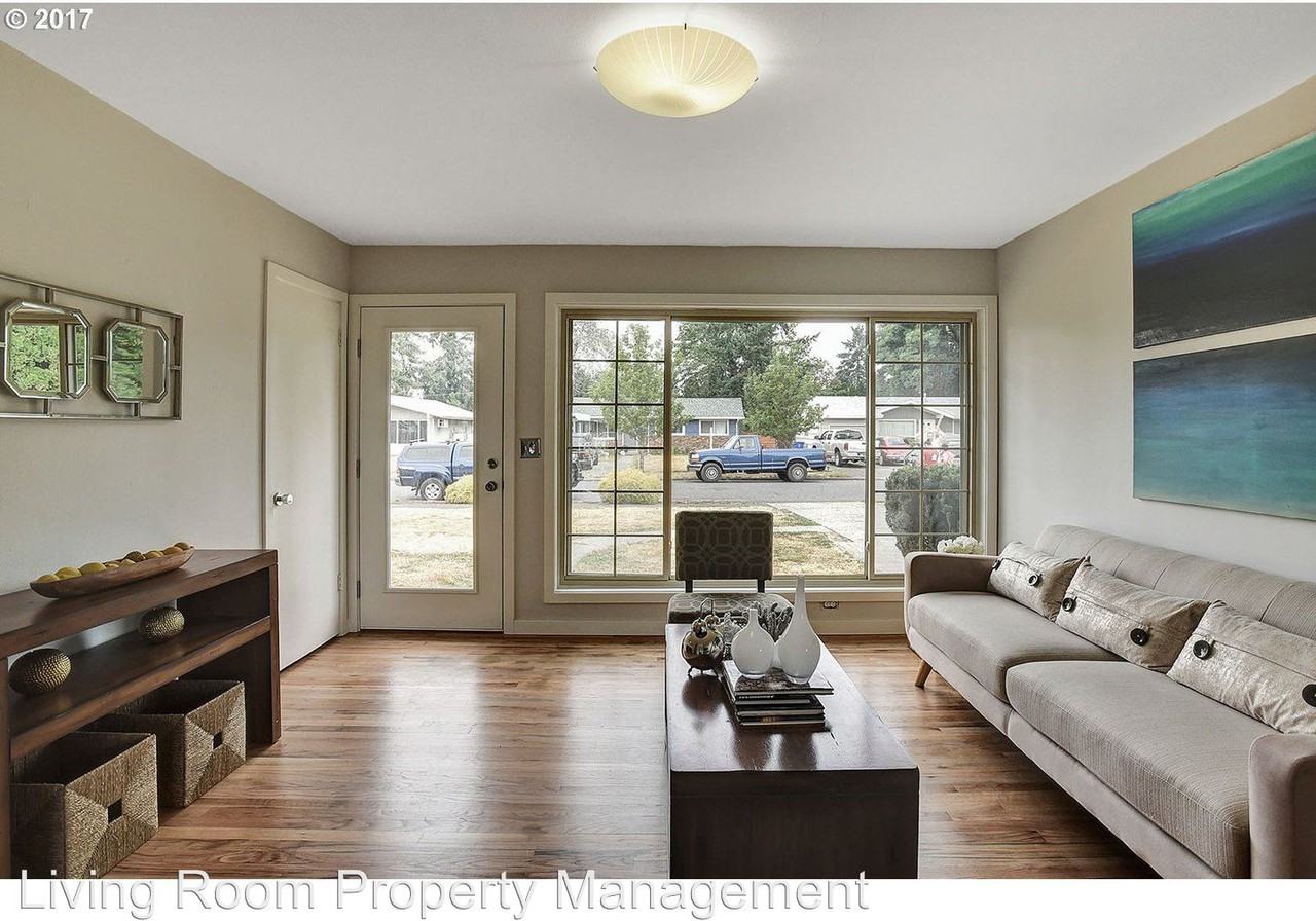 11826 NE Sacramento St - Photo 3 of 25