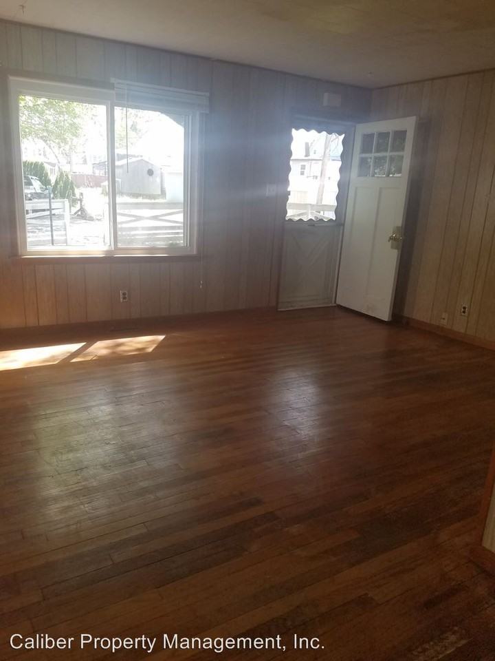 601 Sherman Dr - Photo 3 of 11