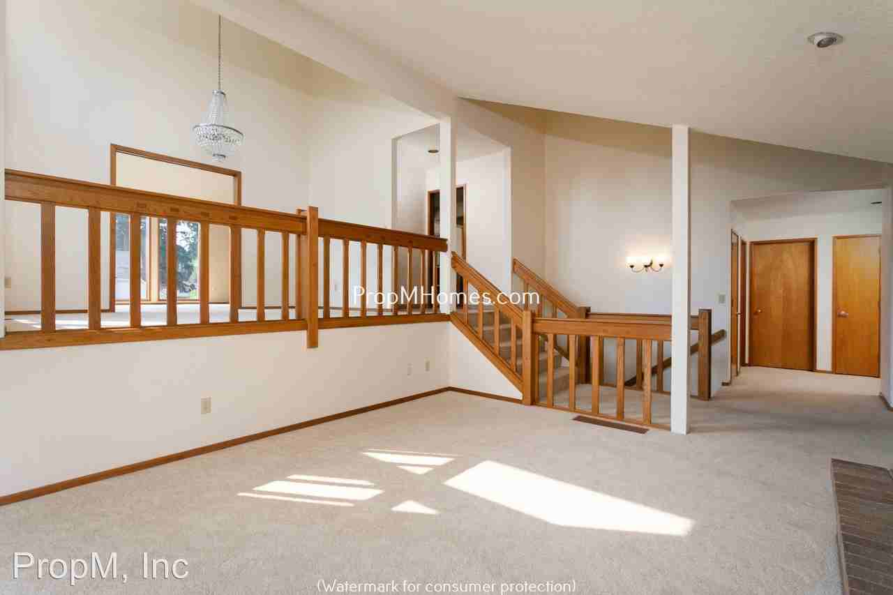 2831 Carriage Way - Photo 3 of 42