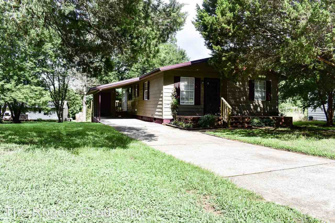 106 Scott Cir - Photo 2 of 10