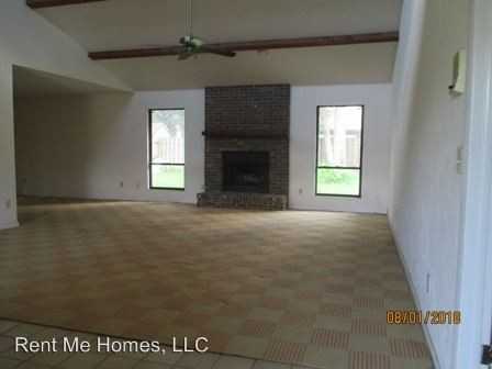 1408 N Beach St - Photo 2 of 10