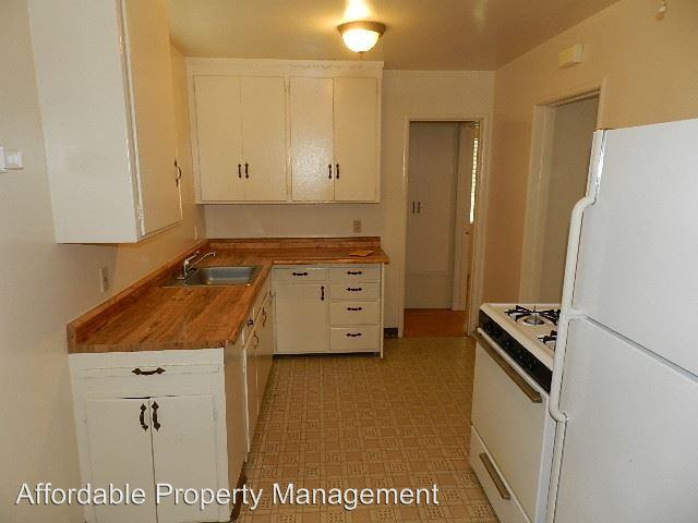 21615 Montgomery St - Photo 2 of 5