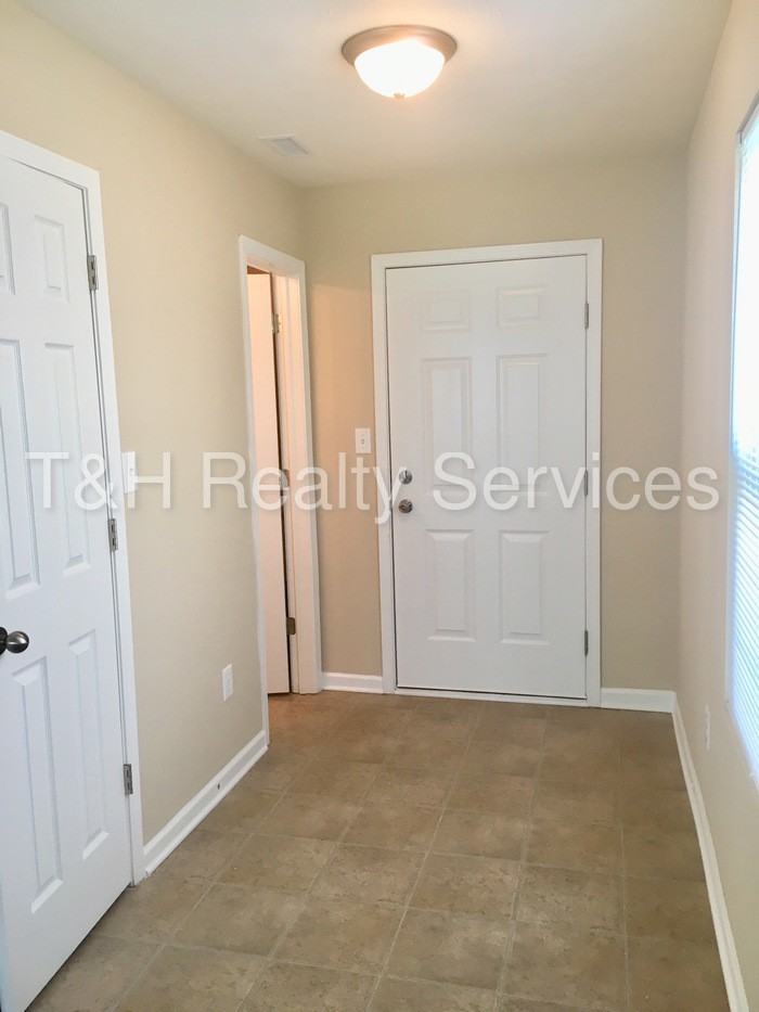 1257 Topp Creek Dr - Photo 3 of 24