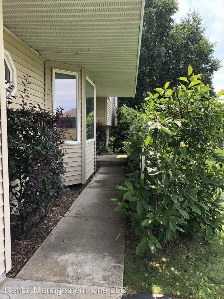 10370 Warren Dr - Photo 3 of 27