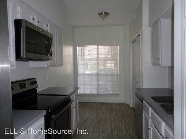 2319 Southlake Ct - Photo 2 of 7
