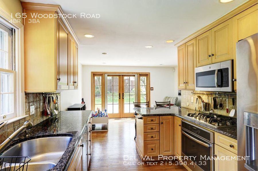 165 Woodstock Rd - Photo 2 of 23