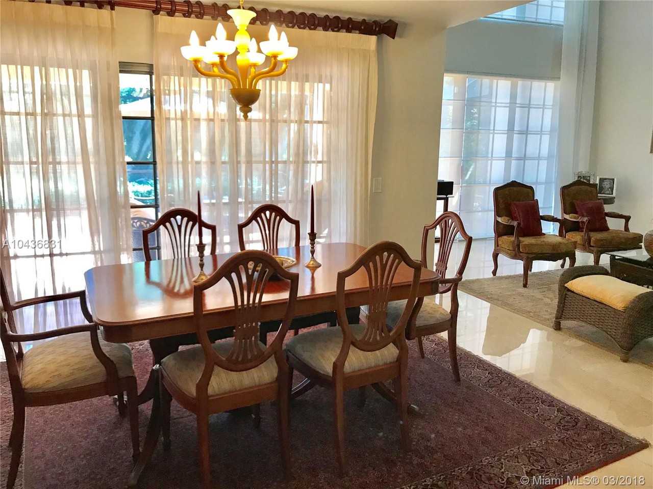 4957 Northwest 93rd Doral Place - Photo 2 of 10