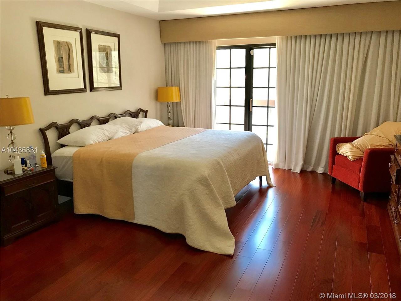 4957 Northwest 93rd Doral Place - Photo 3 of 10