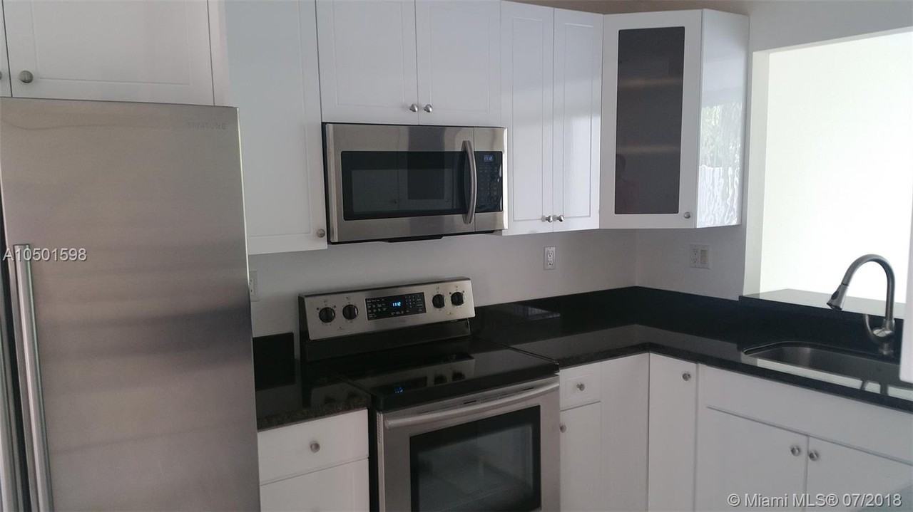 9935 Northwest 43rd Terrace - Photo 3 of 9