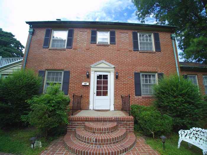 110 Riverside Dr - Photo 2 of 30