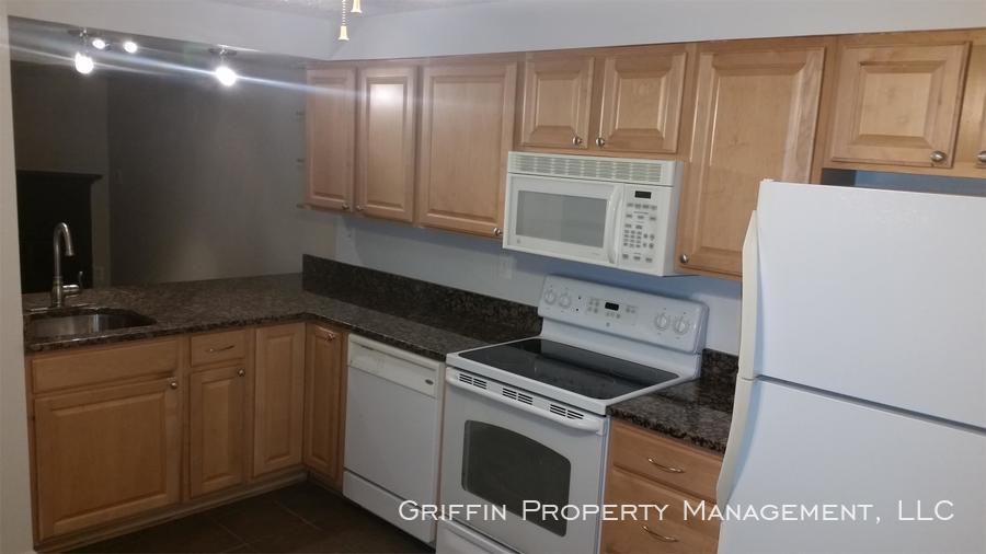 14541 Marlborough Cir - Photo 2 of 11