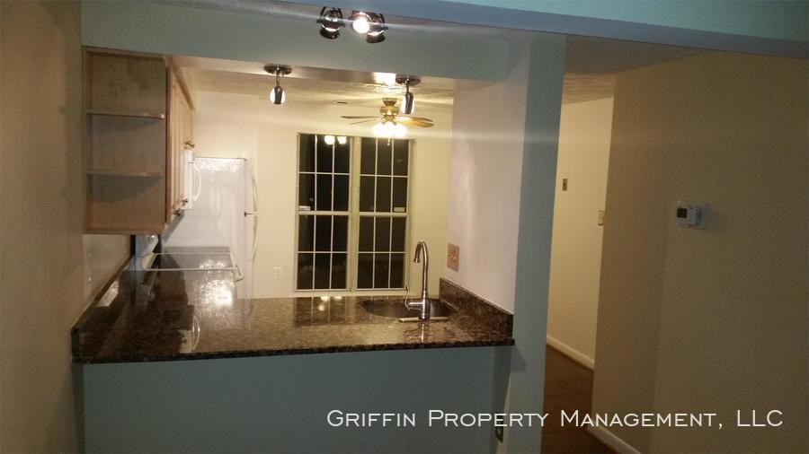 14541 Marlborough Cir - Photo 3 of 11