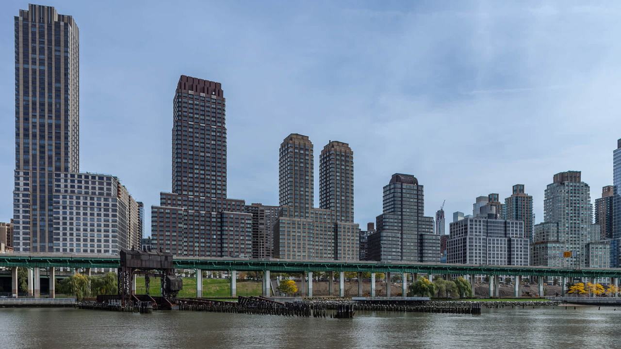 180 Riverside Boulevard - Photo 5 of 68