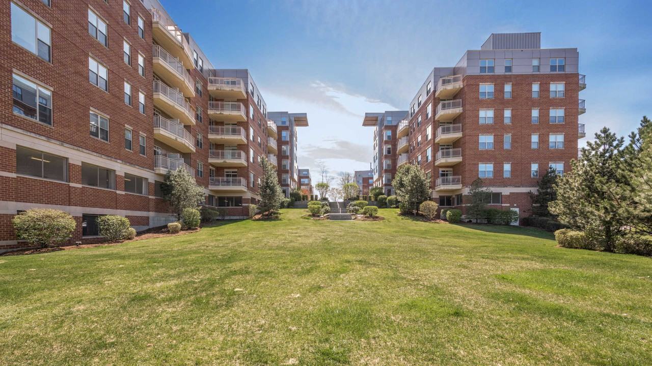 Longview Place - Photo 6 of 47