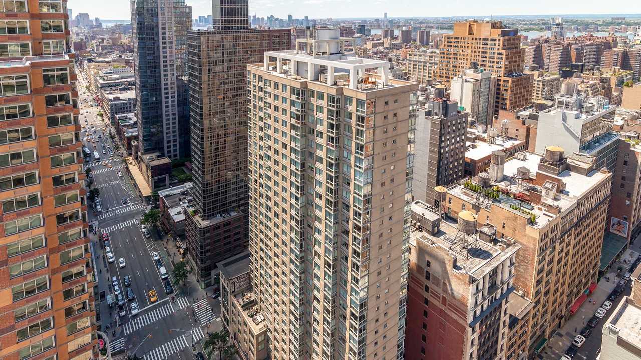 777 6th Avenue - Photo 5 of 53