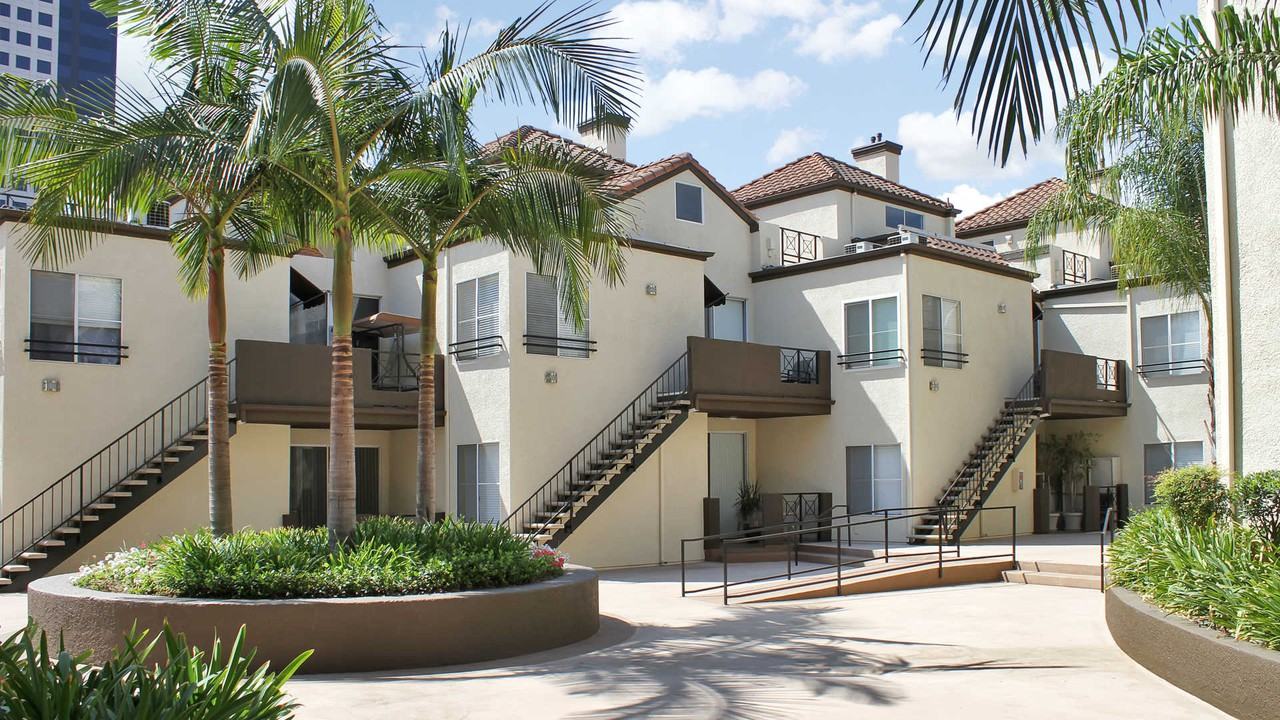 Kenwood Mews - Photo 4 of 34