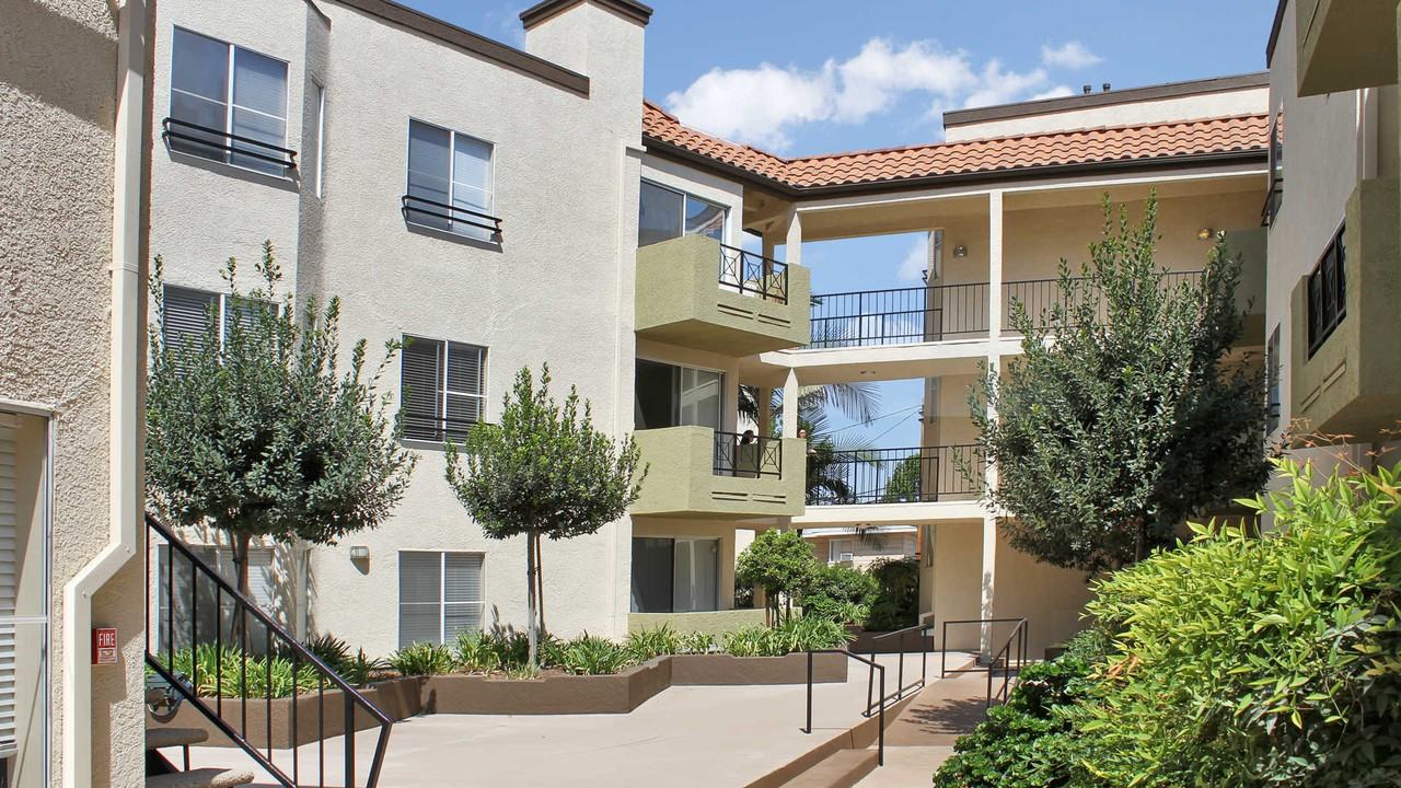 Kenwood Mews - Photo 5 of 34