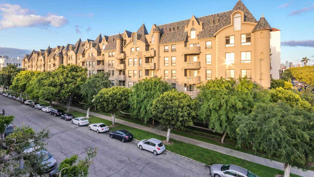 Versailles Koreatown - Photo 2 of 47